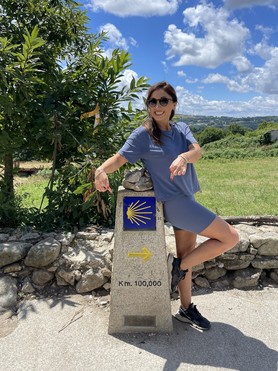 Less, fundadora de Stella Viajes, en el Camino Francés